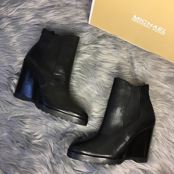 Michael Kors Thea black leather Wedge bootie - Picture 2 of 3